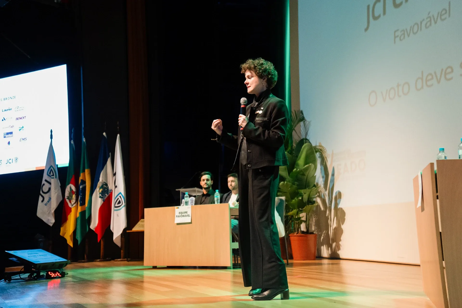 Fernanda Werner no palco da Conferência Nacional da JCI 2026